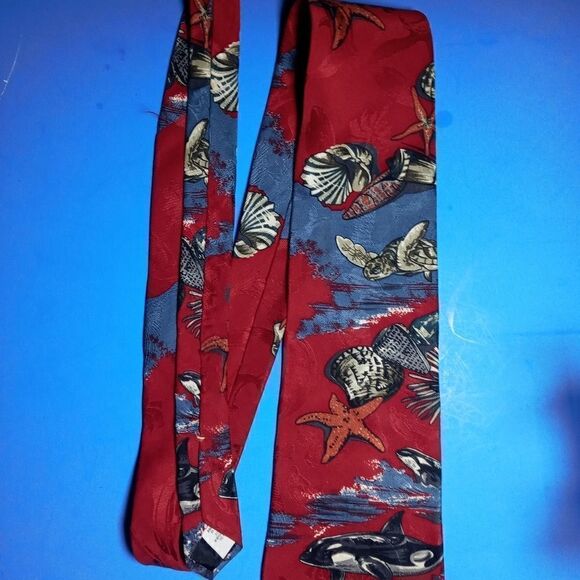 Endangered species Pure Silk Tie Dolphin/Turtle/Shells Width 4' - Picture 3 of 3